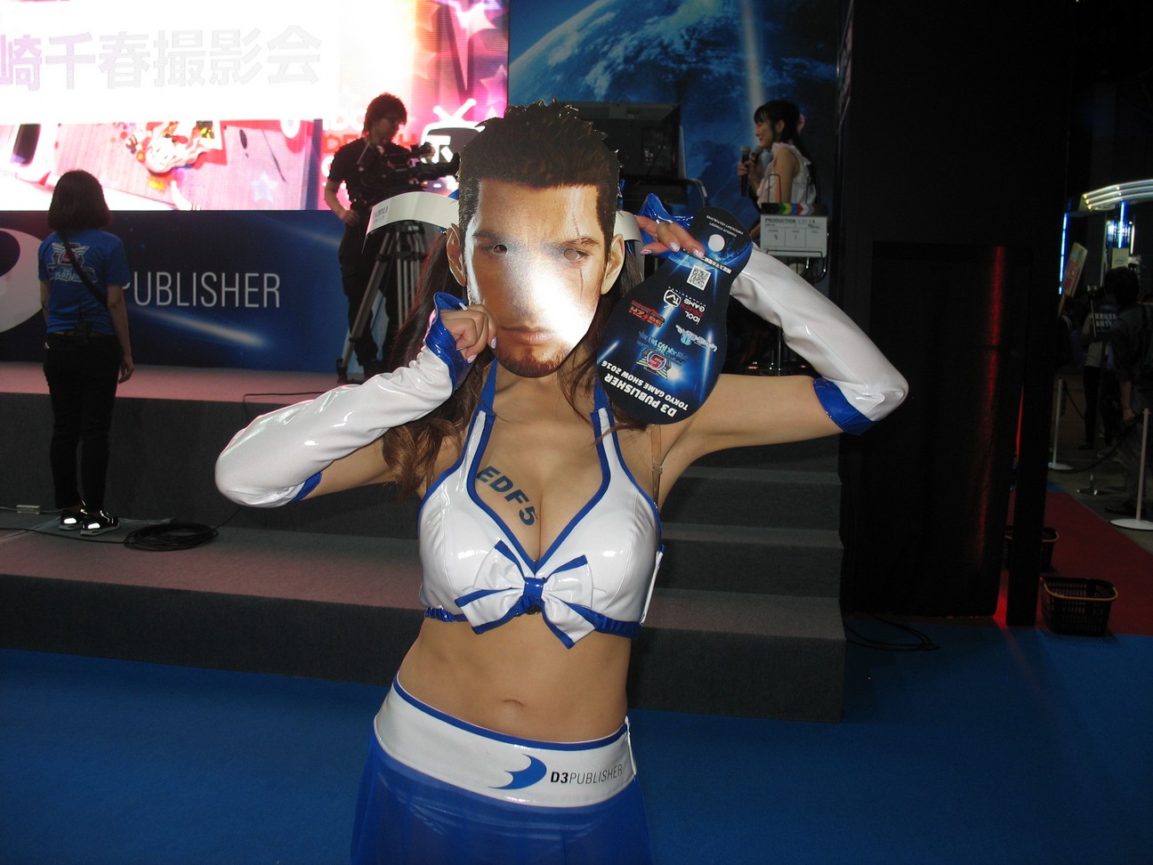 Everybody dress up! That's right!