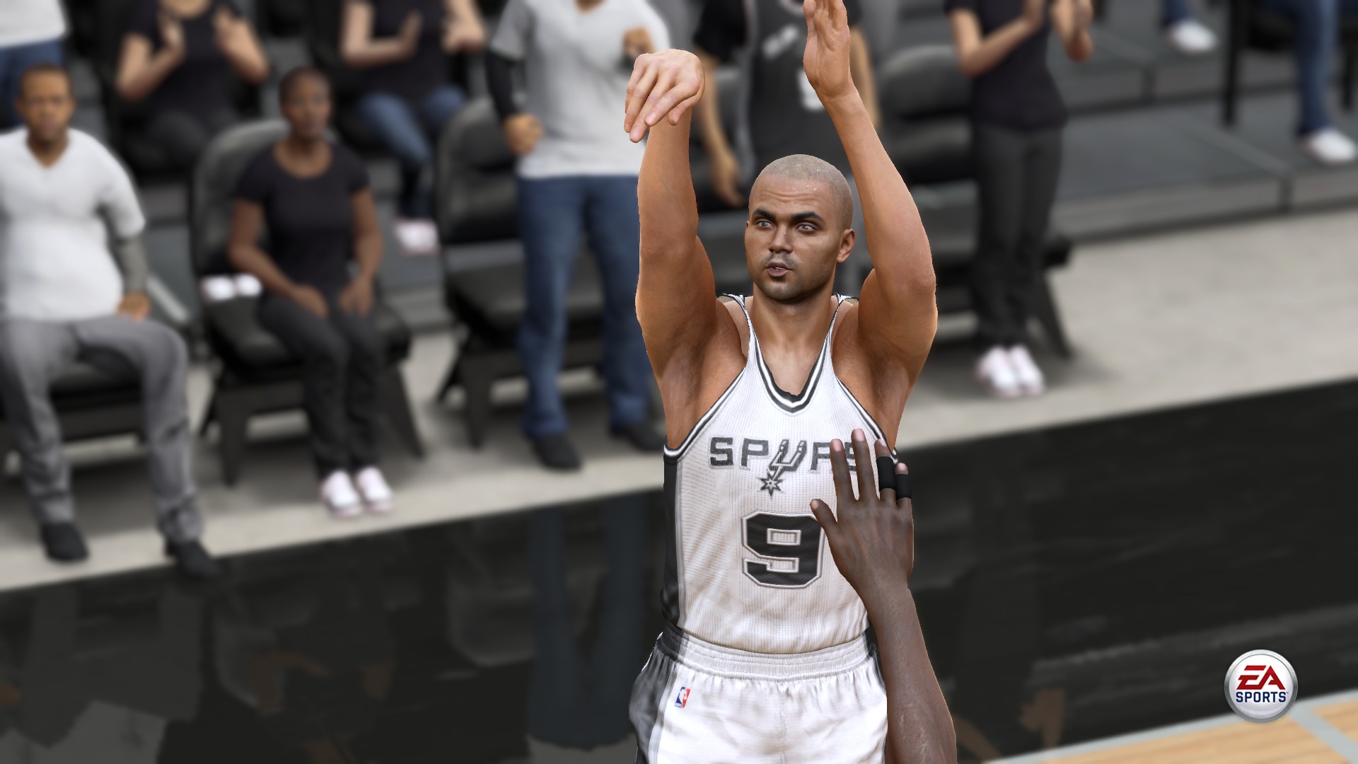 NBA LIVE 15 Parker for three